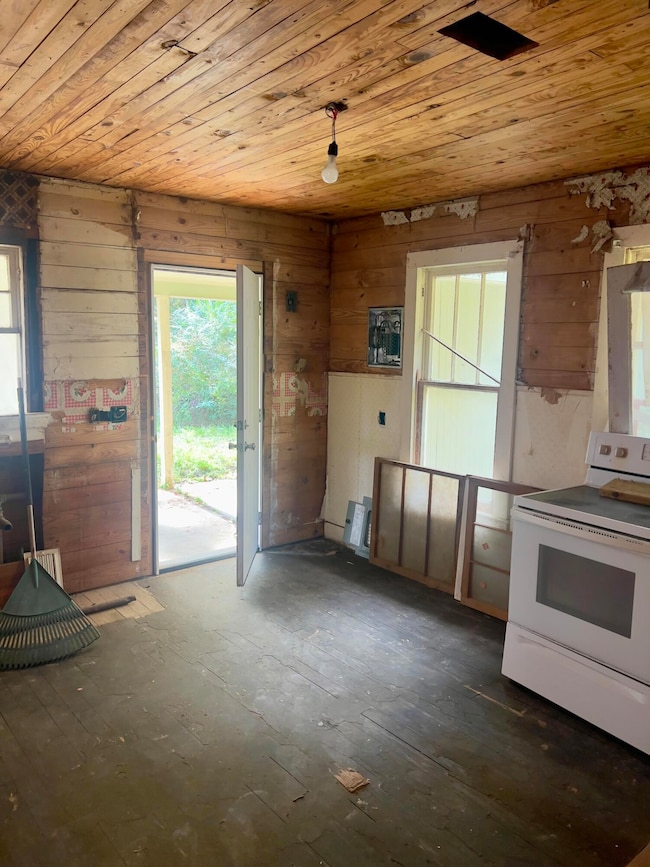 903 Alberta Ave, Columbia, MS 39429 - photo 4