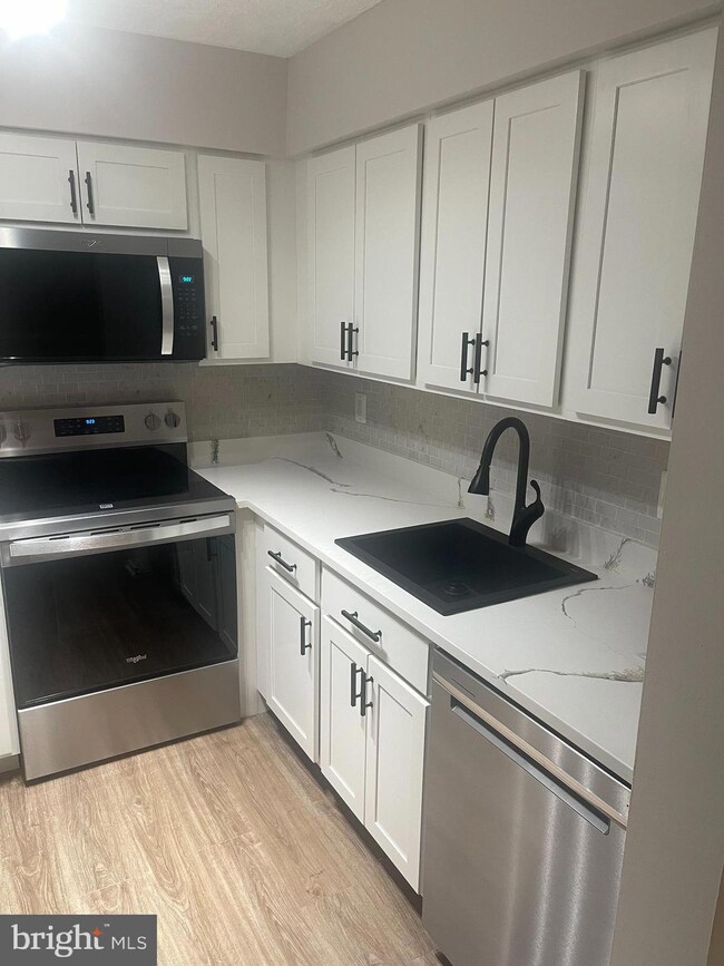 7571 Weather Worn Way unit WAYE, Columbia, MD 21046 - photo 3