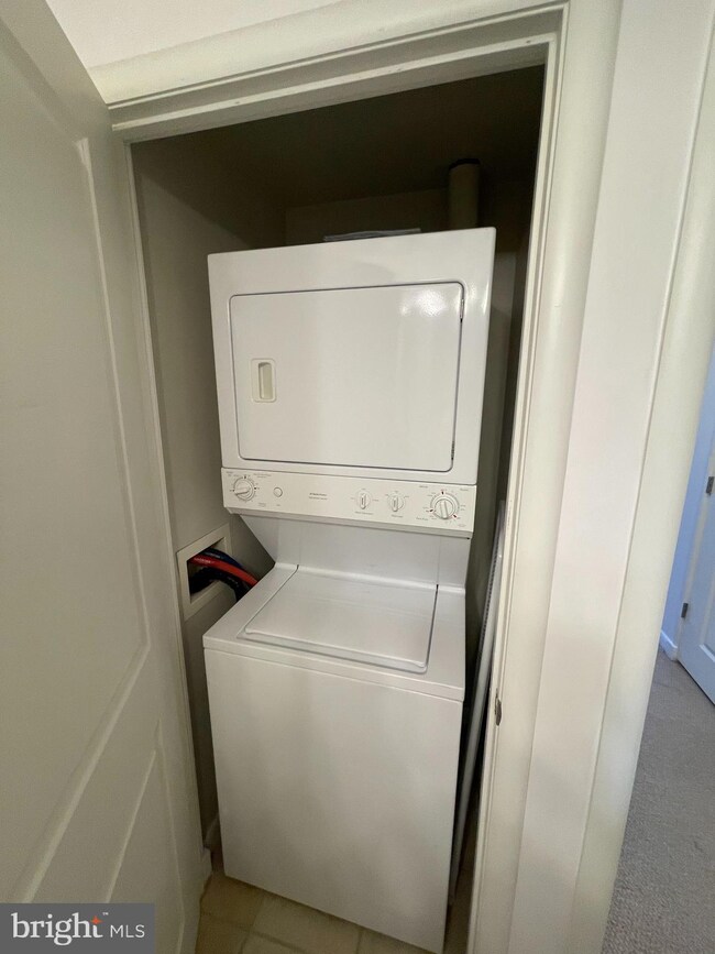 Clarendon 1021 unit 530, Arlington, VA 22201 - photo 3