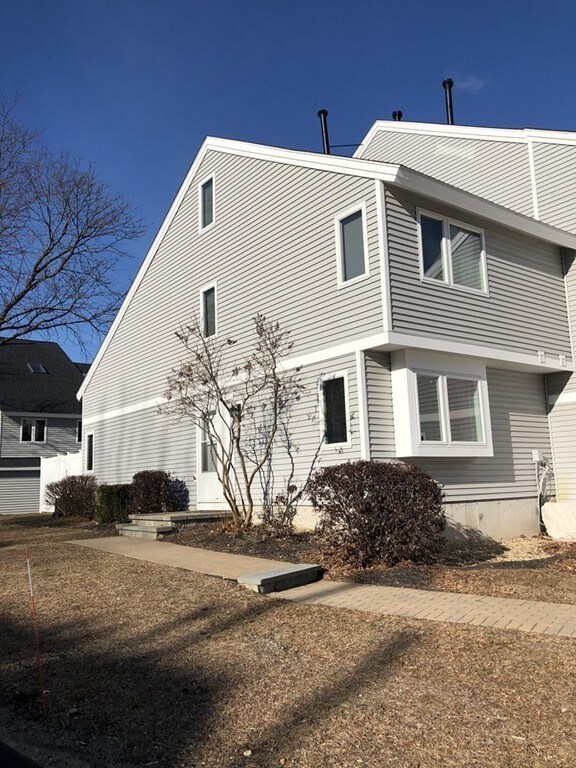 42 Meadow Pond Dr unit A, Leominster, MA 01453 - photo 2