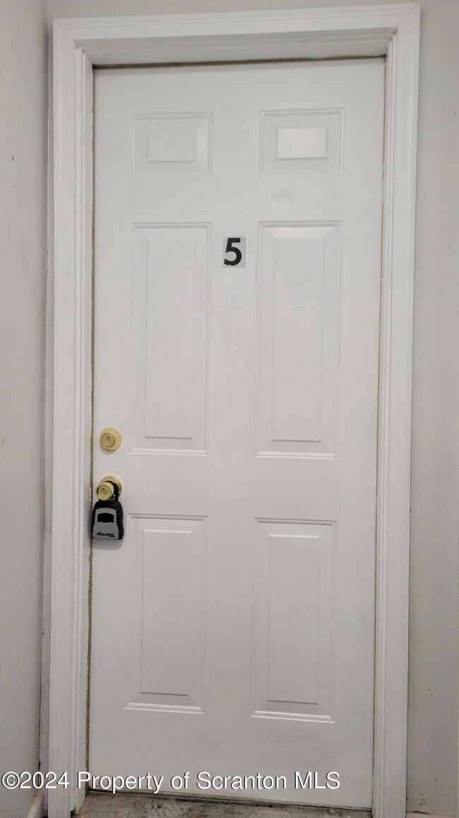538 Birch St unit 5, Scranton, PA 18505 - photo 2