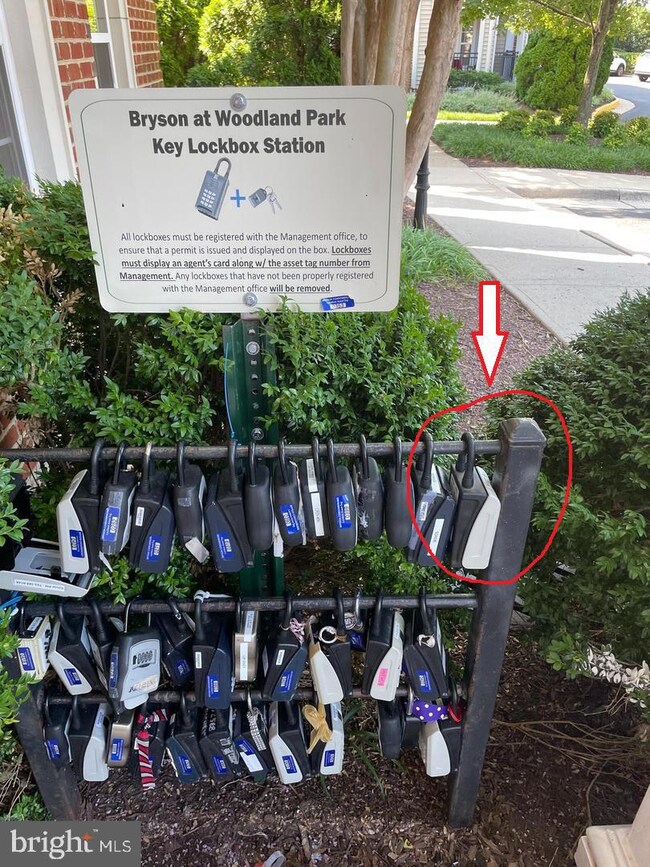 12909 Centre Park Cir unit 406, Oak Hill, VA 20171 - photo 2