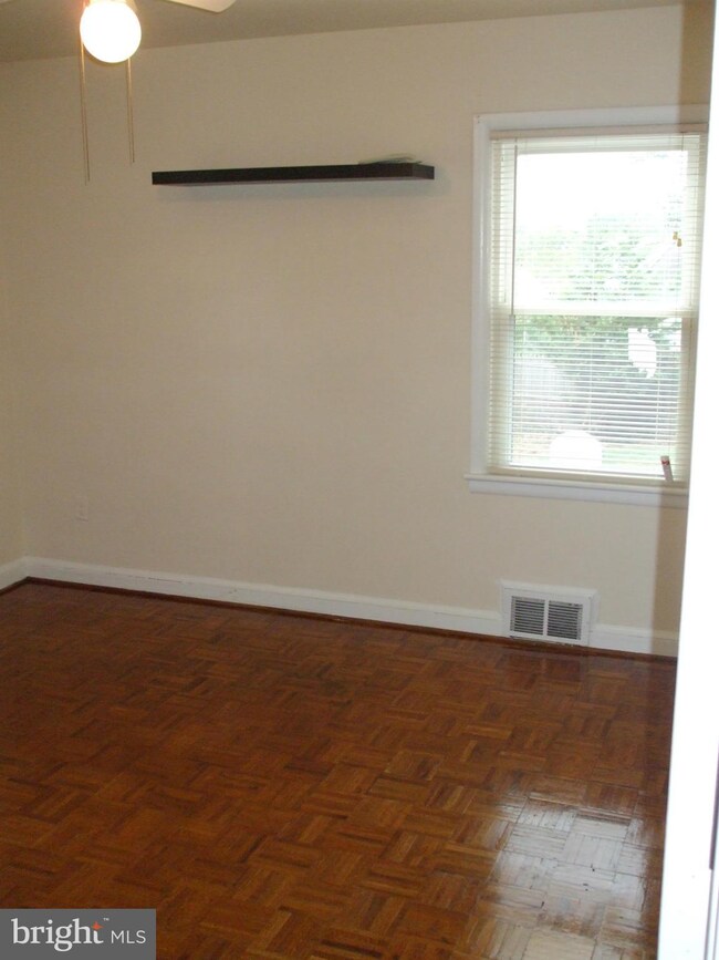 5506 Decatur St, Hyattsville, MD 20781 - photo 7