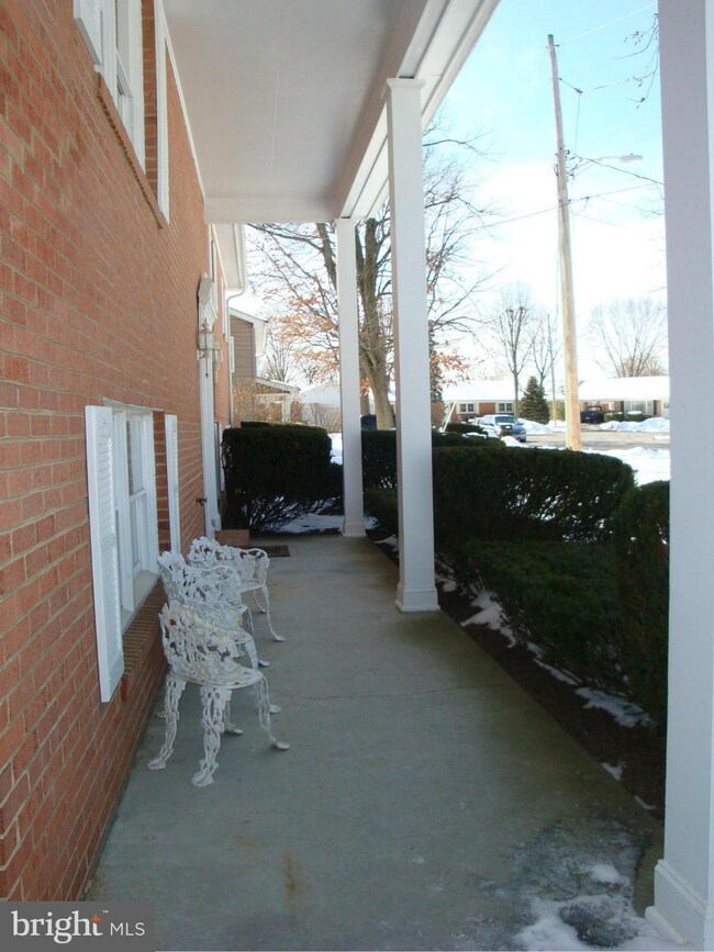 121 Garden Ct, Winchester, VA 22601 - photo 7