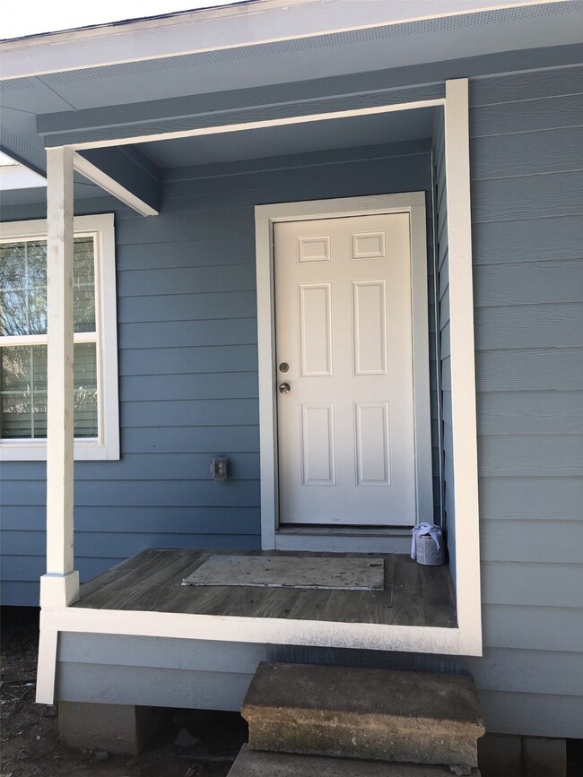 6326 Wayne St, Houston, TX 77026 - photo 4