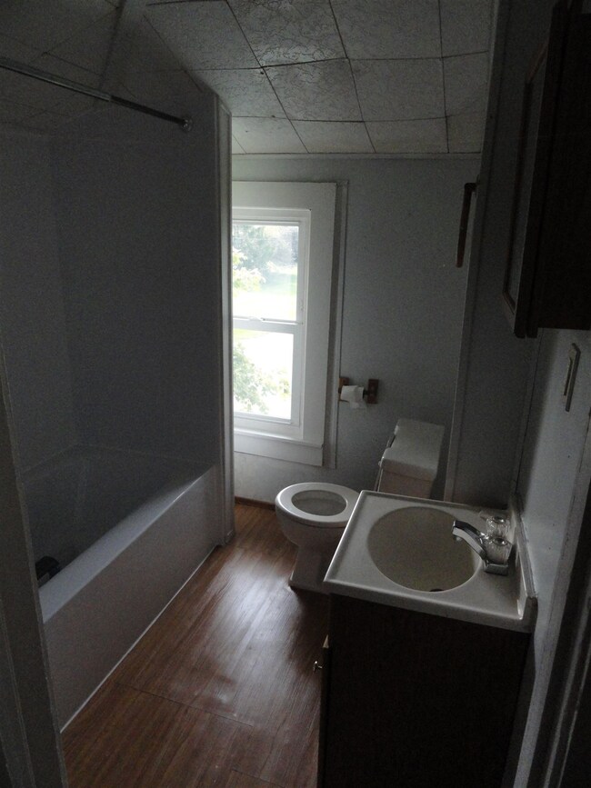 901 W King St, Garrett, IN 46738 - photo 5