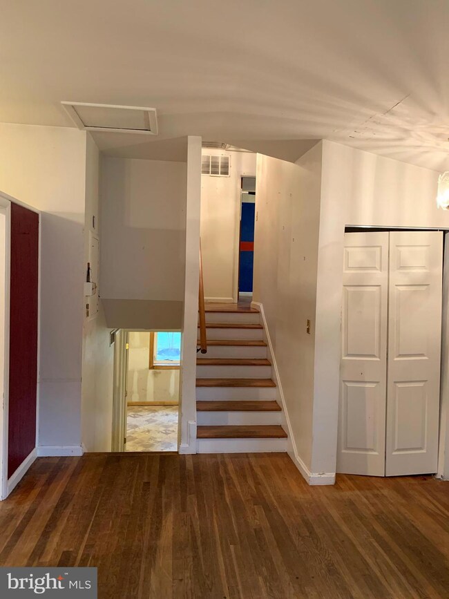 10941 Byrd Dr, Fairfax, VA 22030 - photo 5