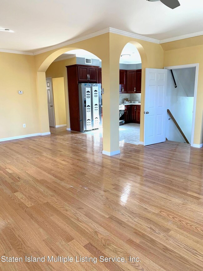 13 Holly Place unit 2, Staten Island, NY 10306 - photo 4