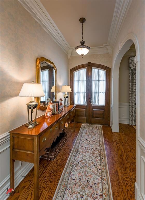 You are welcome in this open concept foyer with wo