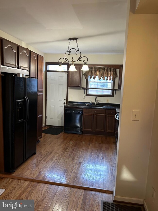 130 N Belnord Ave, Baltimore, MD 21224 - photo 4