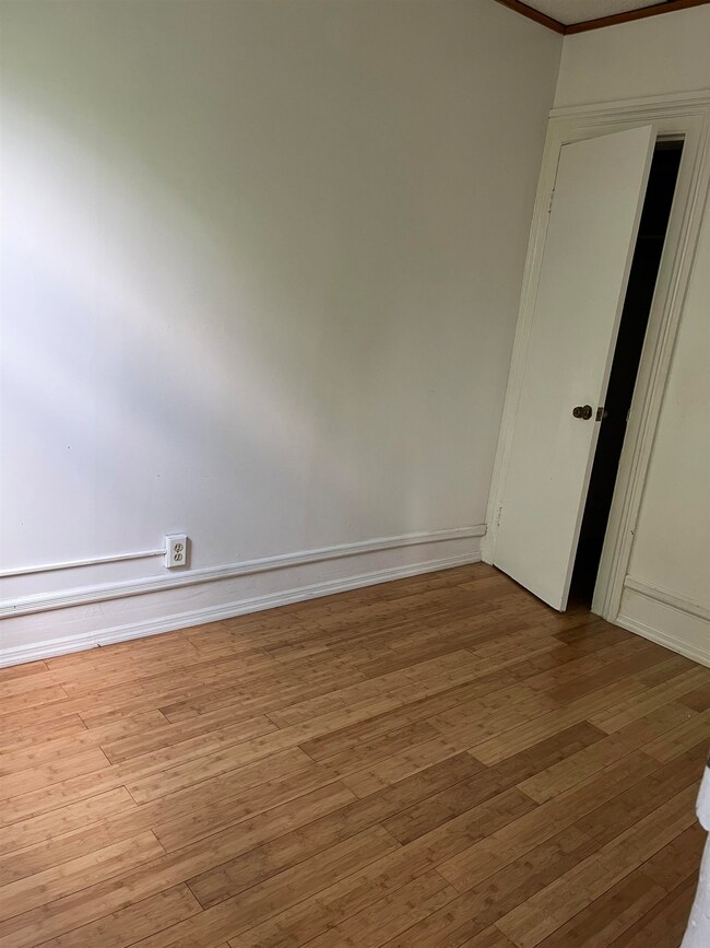 32 Manhattan Ave unit 2, Jersey City, NJ 07307 - photo 5