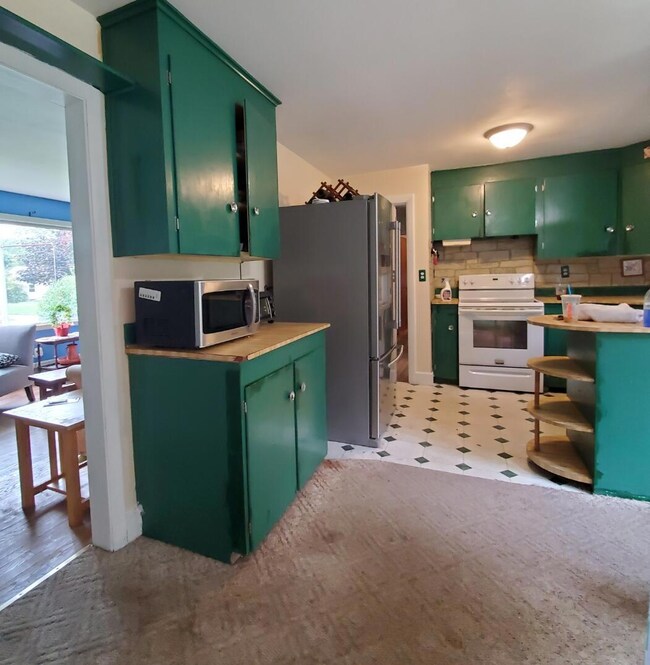 Kitchen, Livingroom to Left