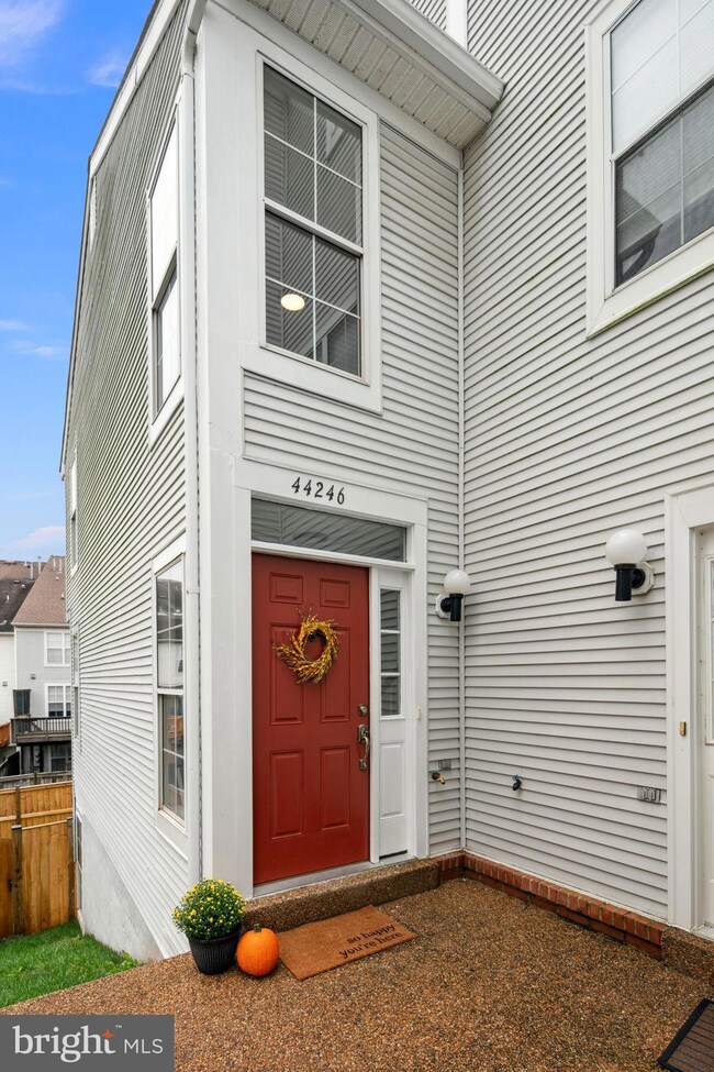 44246 Mossy Brook Square, Ashburn, VA 20147 - photo 6
