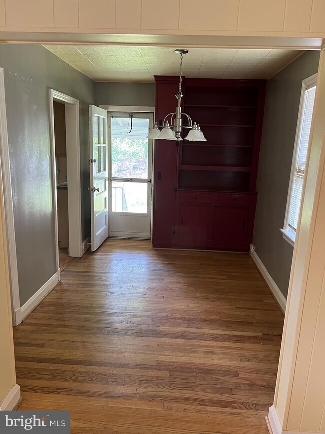 436 Westshire Dr, Catonsville, MD 21228 - photo 4