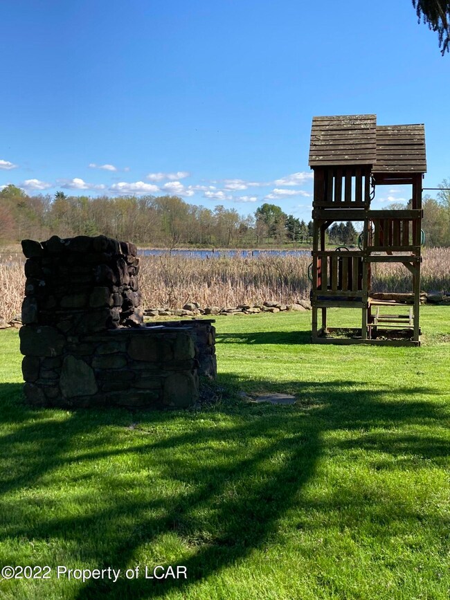 22 Smiths Pond Rd, Dallas, PA 18612 - photo 5