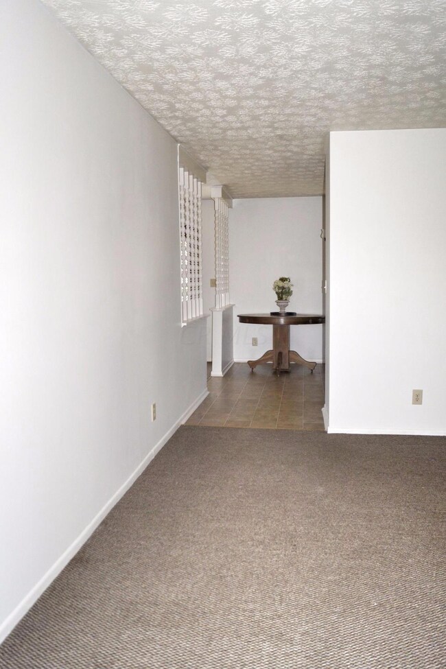 831 Hickory Dr, Marysville, OH 43040 - photo 4