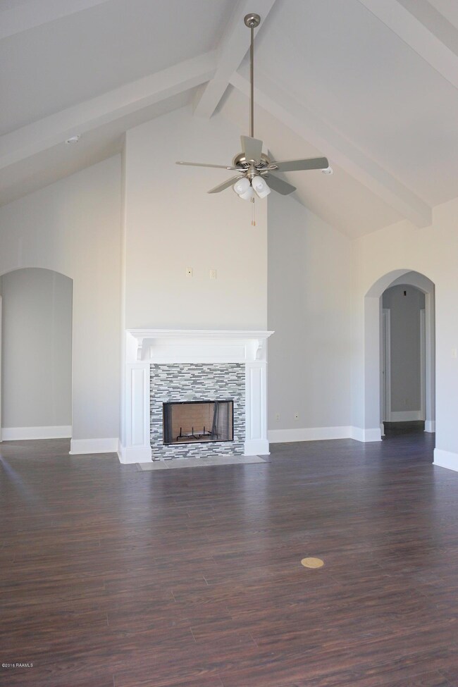 406 Wetgrass Livingroom