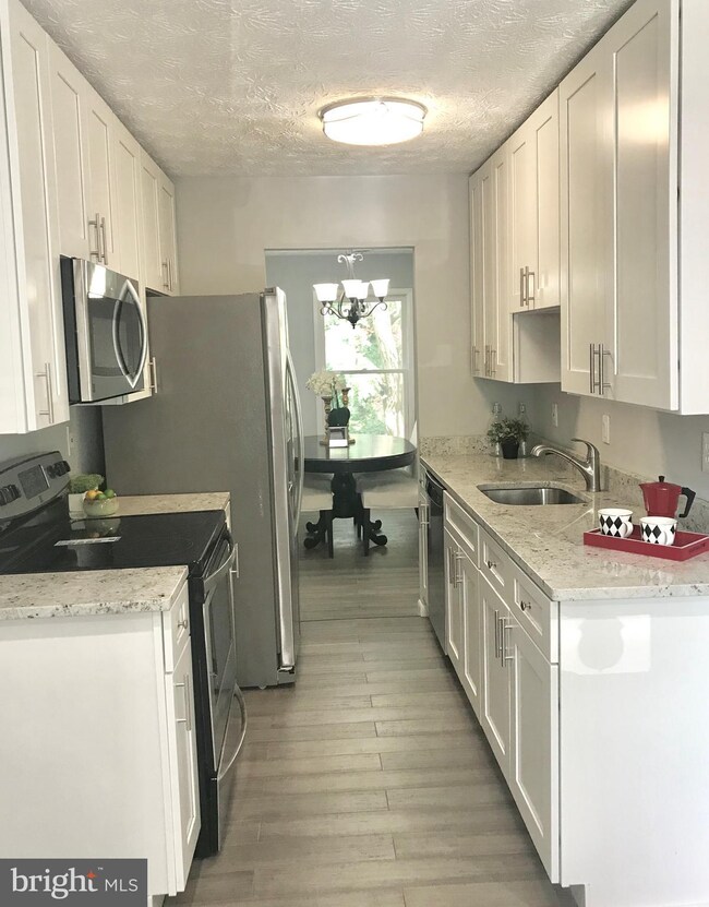 2330 Anvil Ln, Temple Hills, MD 20748 - photo 6