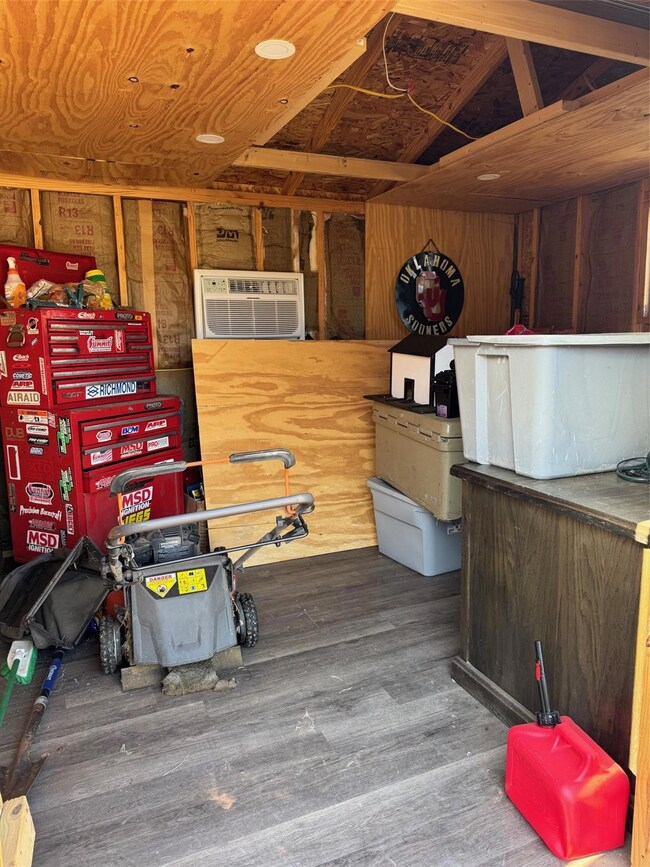 2402 Fox Ct, Granbury, TX 76048 - photo 7