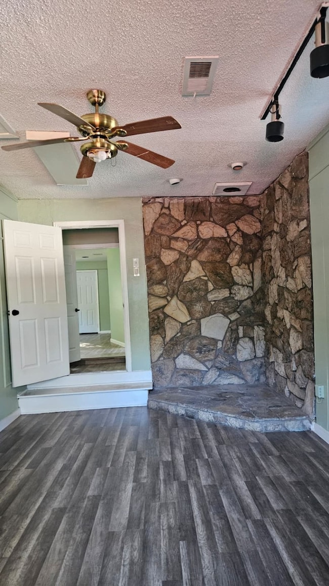 10033 Goodyear Dr unit B, Dallas, TX 75229 - photo 5