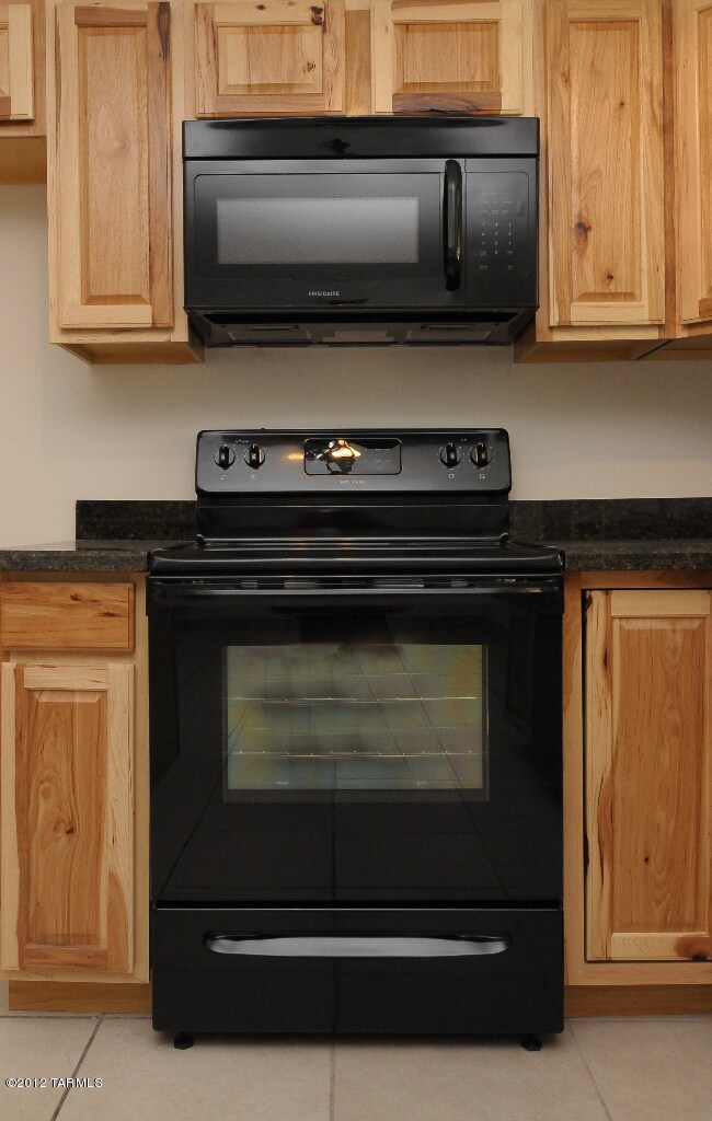 Brand New Appliances Hickory Cabinets