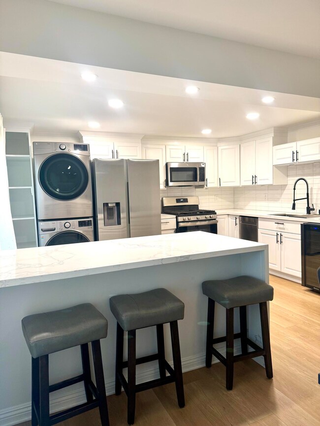 2120 N Indian Canyon Dr unit D, Palm Springs, CA 92262 - photo 7