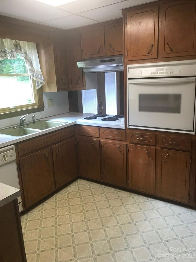 1506 Mount Vernon Ave, Statesville, NC 28677 - photo 6