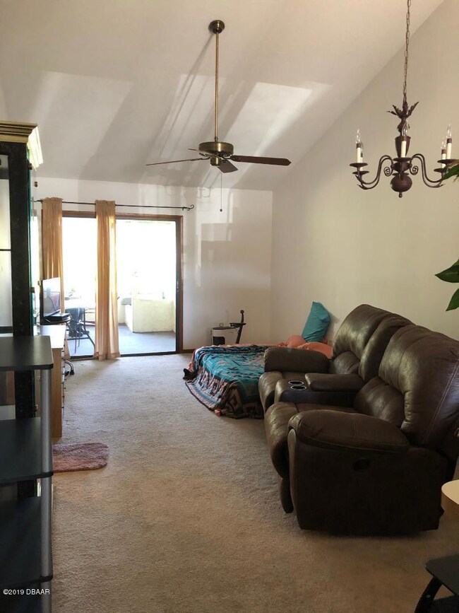 Livint room to back patio