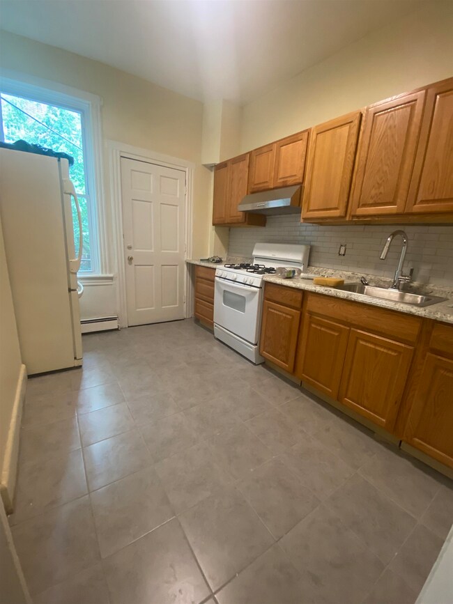 104 Jewett Ave unit 1, Jersey City, NJ 07304 - photo 2