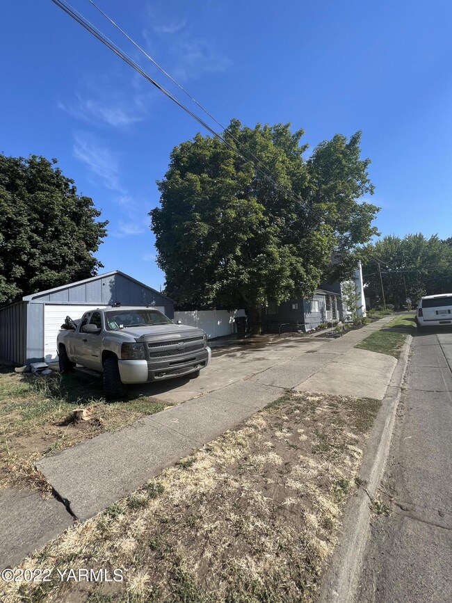 2415 Summitview Ave, Yakima, WA 98902 - photo 3