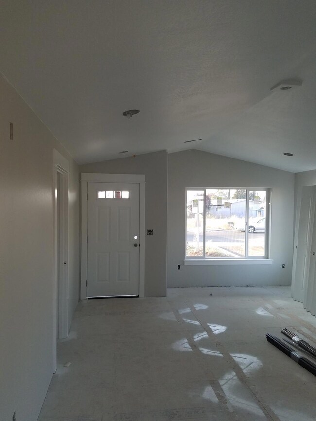 3847 Valley Meadows Dr, White City, OR 97503 - photo 5