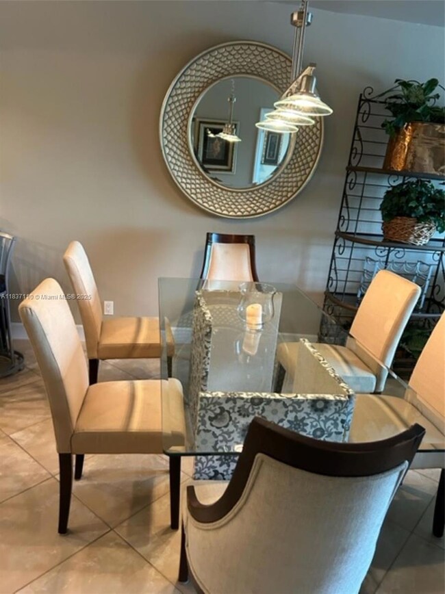 Beautiful dining area for 6