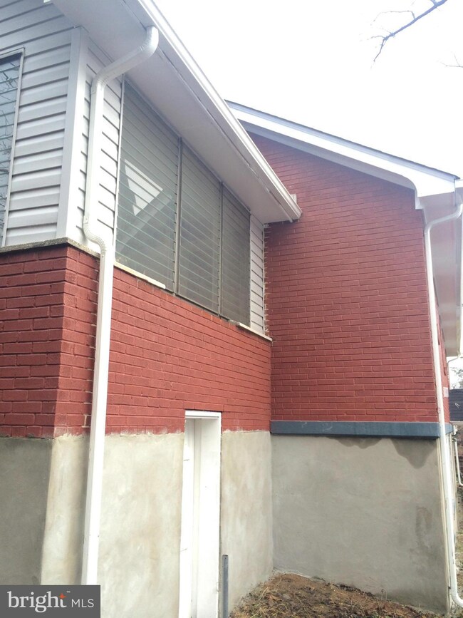 9712 Woodberry St, Lanham, MD 20706 - photo 4