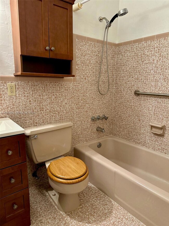 2842 Coconut Ave unit B, Miami, FL 33133 - photo 6