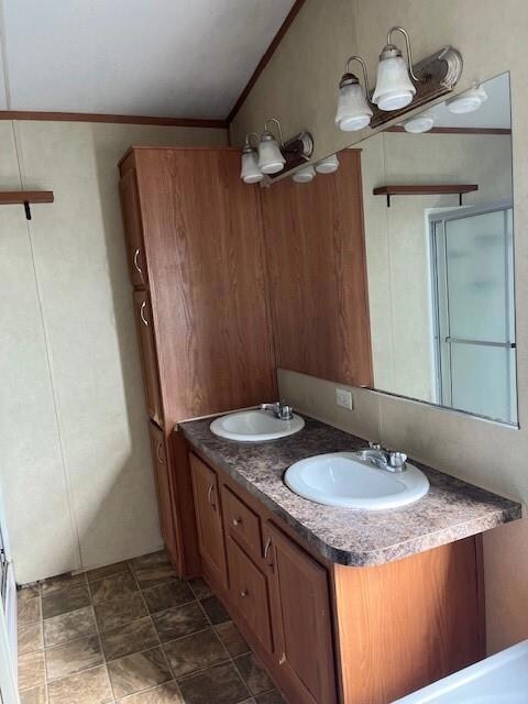 Primary bath with dual sinks
