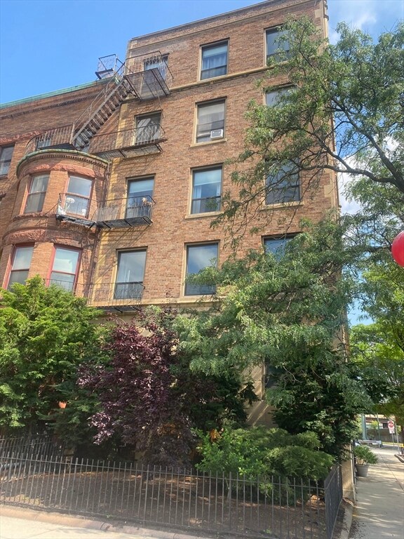 60 Charlesgate W unit 2B, Boston, MA 02215 - photo 2