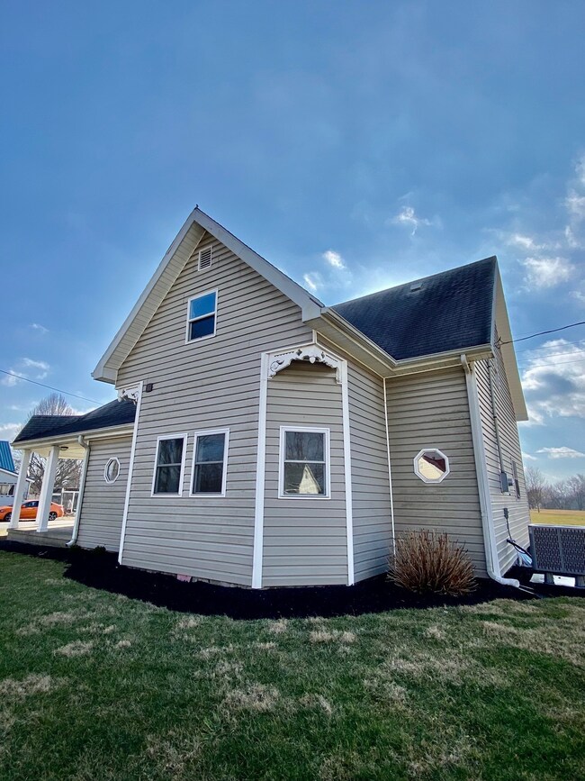 201 W Washington St, Roachdale, IN 46172 - photo 3