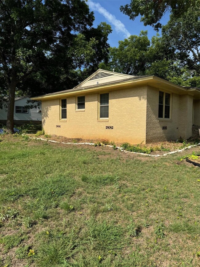 515 W Couts St, Weatherford, TX 76086 - photo 3