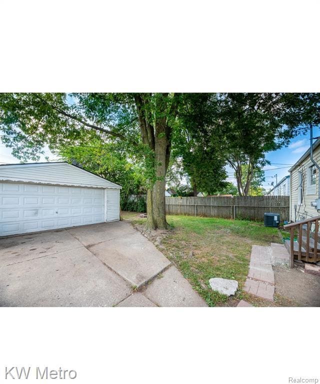 11330 Chalmers Ave, Warren, MI 48089 - photo 3