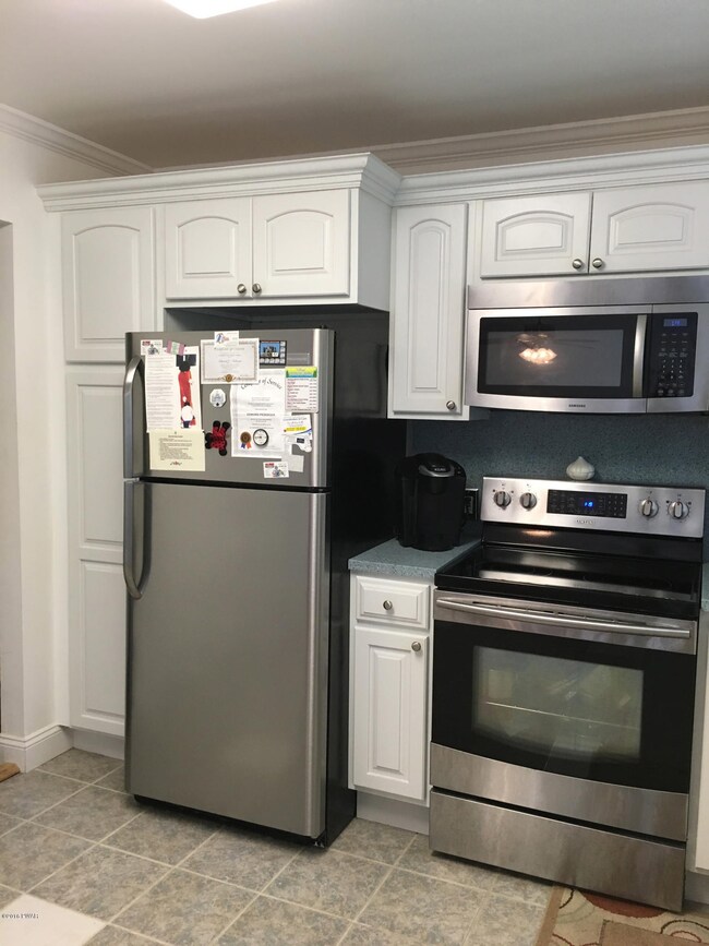 122 Tiger Lily Dr, Dingmans Ferry, PA 18328 - photo 5