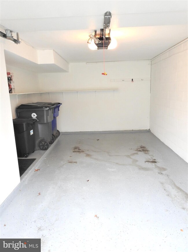 5135 W Woodmill Dr, Wilmington, DE 19808 - photo 4