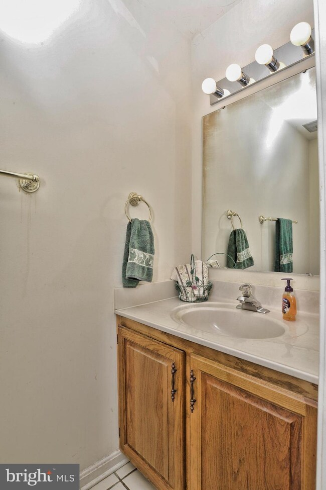 7705 Wagon Trail Ln, Springfield, VA 22153 - photo 5