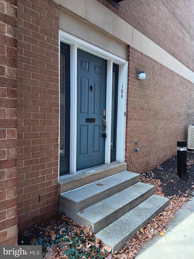 128 W Barre St, Baltimore, MD 21201 - photo 3