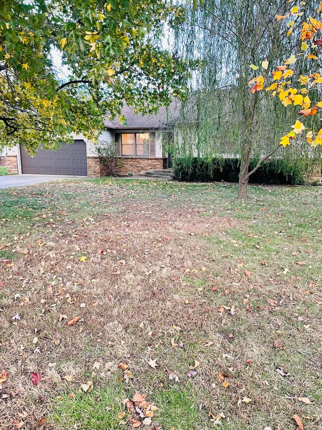 206 S Birum Ave, Bolivar, MO 65613 - photo 2