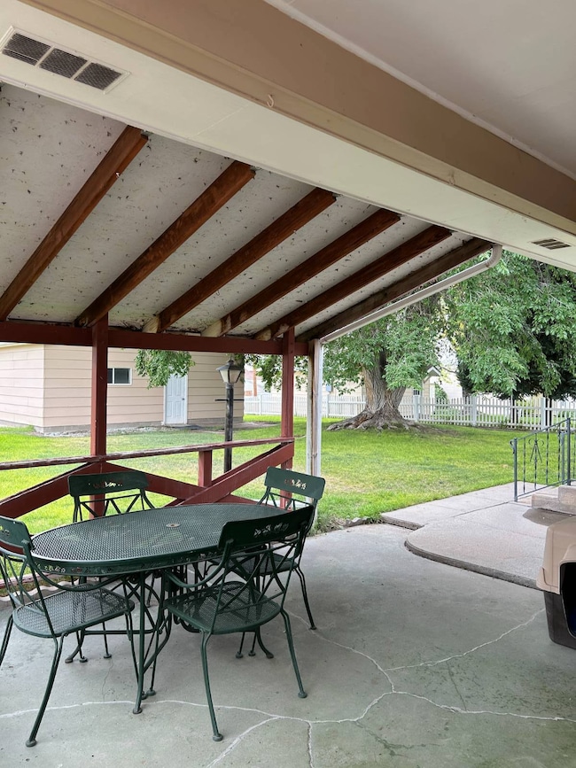 353 Beech St, Chadron, NE 69337 - photo 6