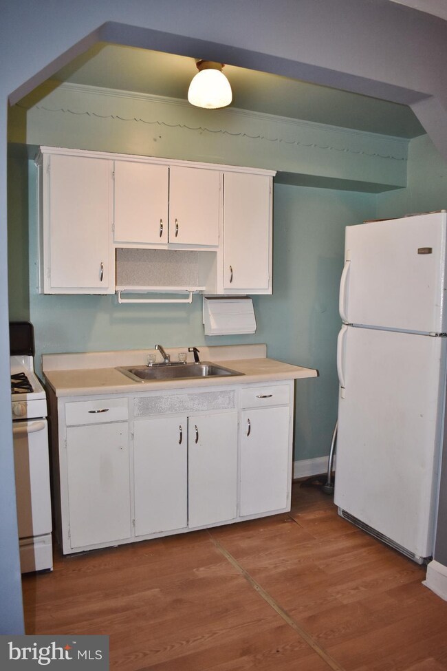 312 Edgewood St, Baltimore, MD 21229 - photo 4