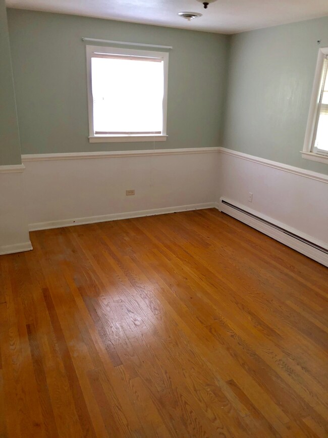 2311 S Bonnie Brook Ln, Waukegan, IL 60087 - photo 2