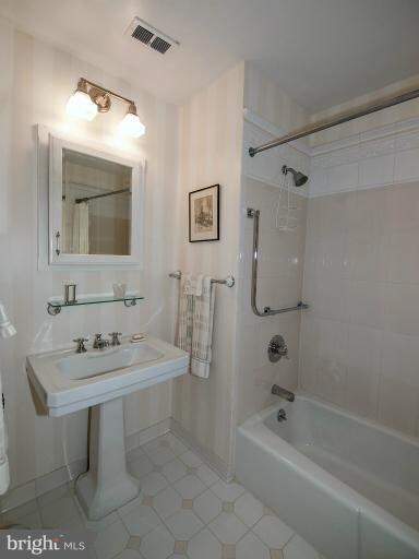 3547 Hamlet Place, Chevy Chase, MD 20815 - photo 4