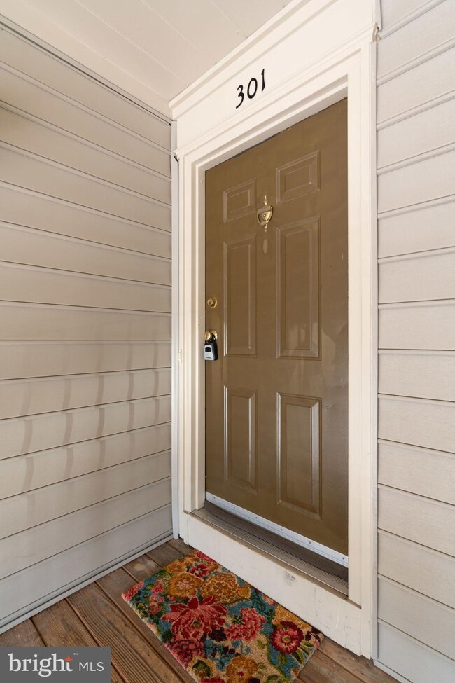 9255 Cardinal Forest Ln unit 301, Lorton, VA 22079 - photo 3