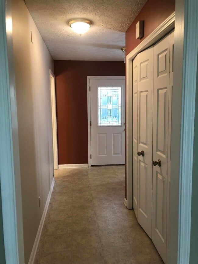 7814 Appleview Ln, Louisville, KY 40228 - photo 5